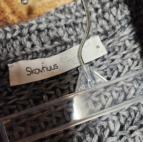 Sweater - Picture 5 of 10